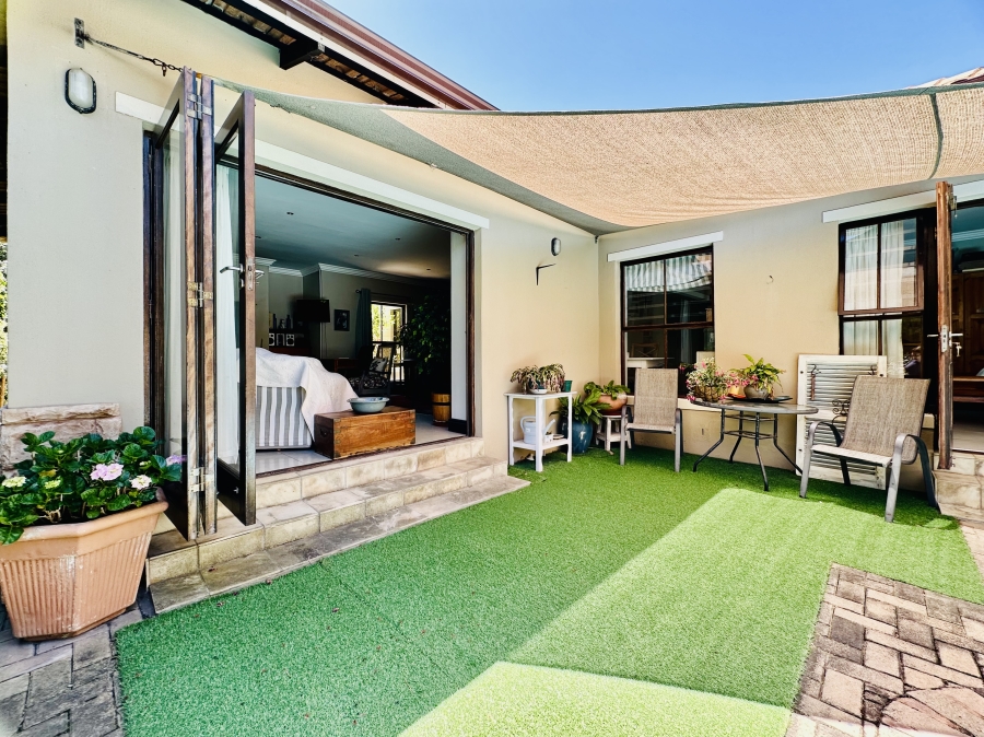 3 Bedroom Property for Sale in Sandbaai Western Cape